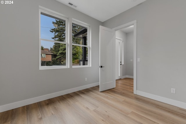 unfurnished room with light hardwood / wood-style flooring