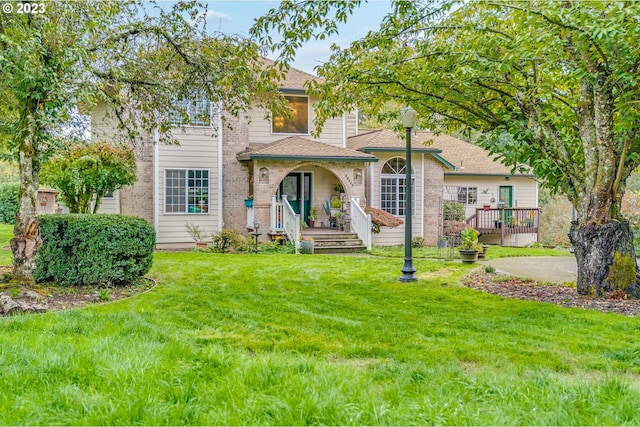 view of front facade with a front lawn