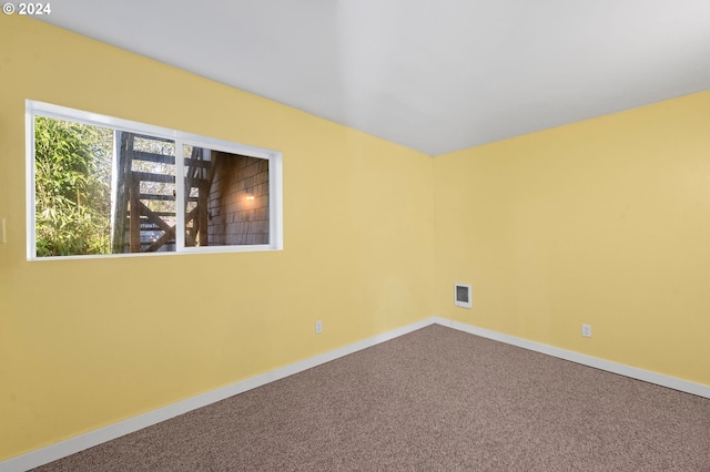 spare room with carpet flooring