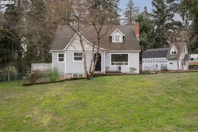 view of front facade featuring a front lawn and an outdoor structure