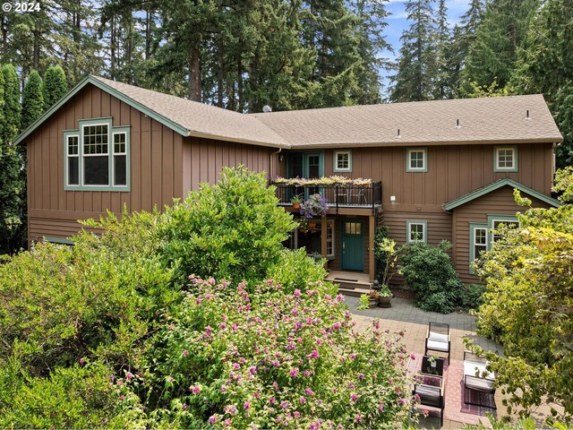 view of front of property with a patio area