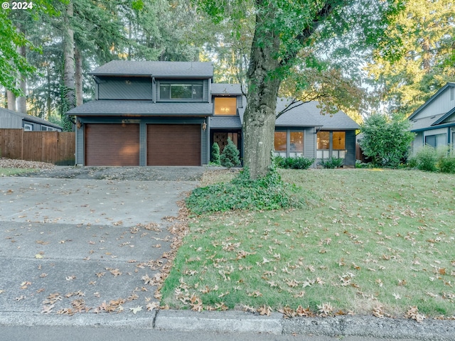 view of front of property featuring a front yard and a garage