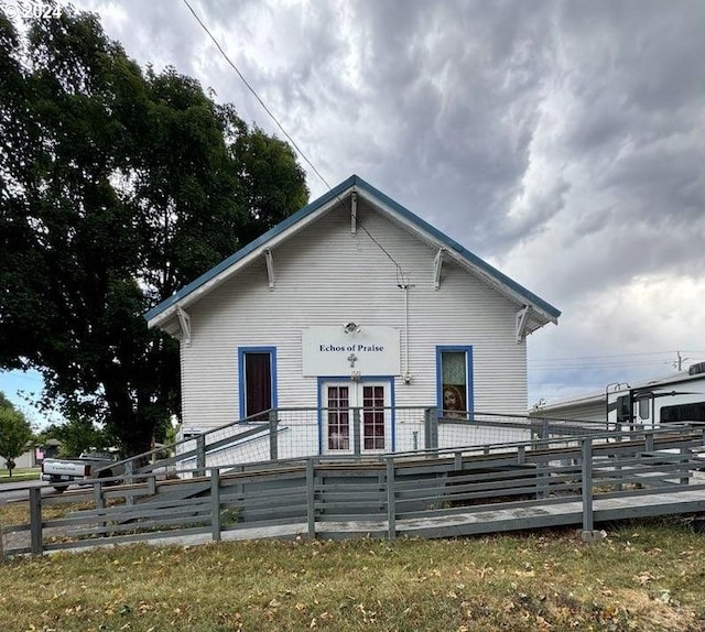 view of front of property