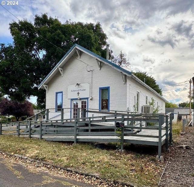 1520 X Ave, La Grande, OR 97850 - view of front of house with a wooden deck, french doors, central air condition unit, and fence