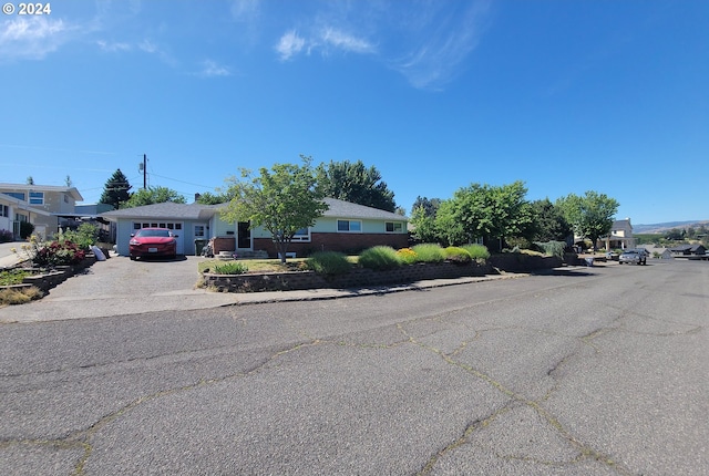 single story home featuring a garage