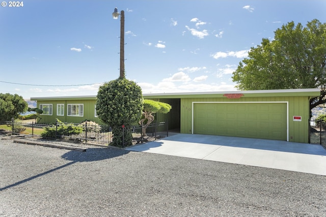 view of front facade featuring a garage