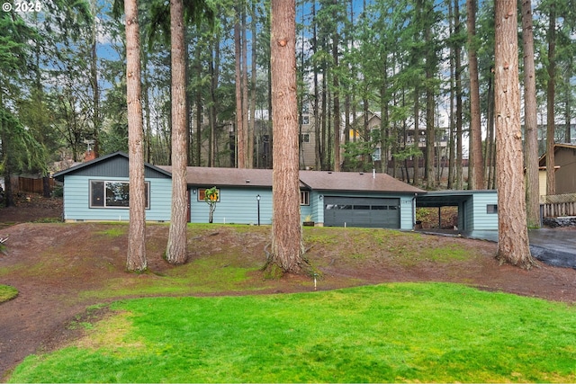 view of front of property featuring a front lawn, a garage, and a carport