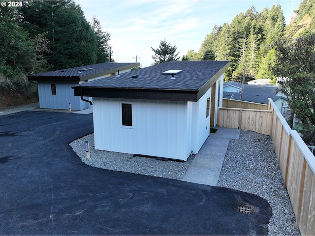 94256 11th St, Gold Beach, OR 97444 - view of outdoor structure with an outdoor structure and a fenced backyard