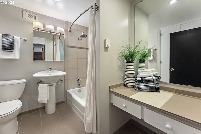 1220 NE 17th Ave Unit 4C, Portland, OR 97232 - bathroom featuring toilet, baseboards, tile patterned floors, and shower / tub combo with curtain
