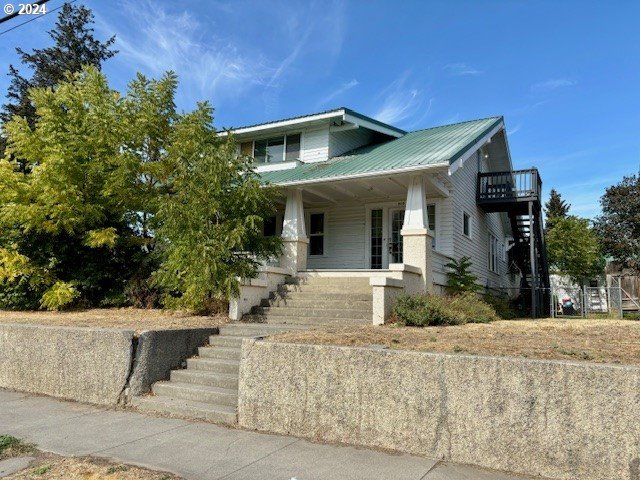 view of front of house featuring a balcony and a porch