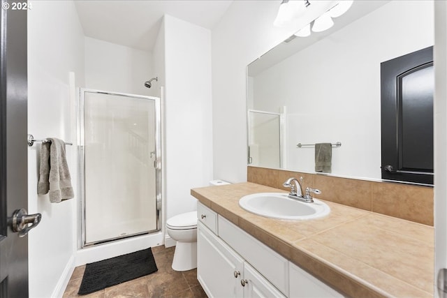 bathroom with a shower with door, vanity, and toilet