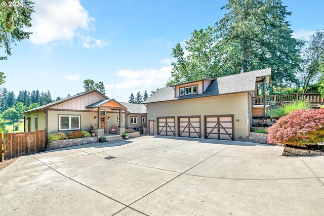 view of front facade with a garage