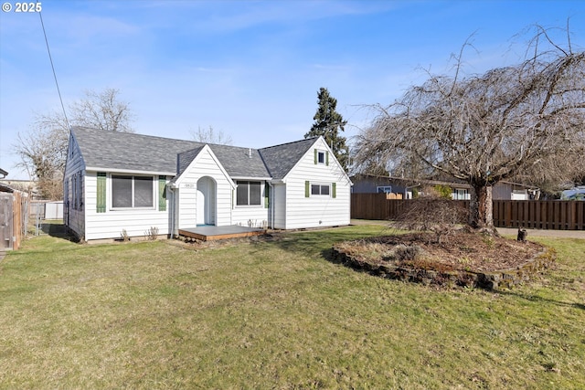 view of front of house featuring a front yard