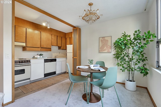 kitchen with light carpet, sink, a notable chandelier, decorative light fixtures, and white appliances