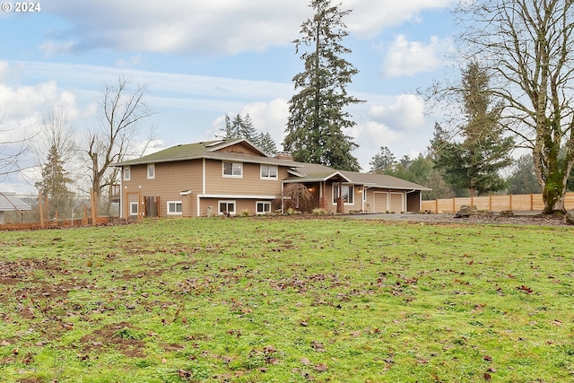 view of front of house featuring a garage and a front yard