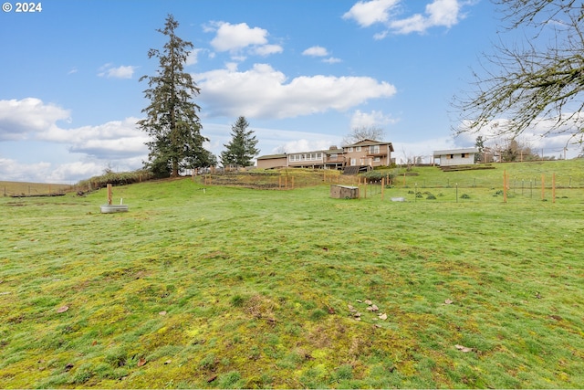 view of yard featuring a rural view