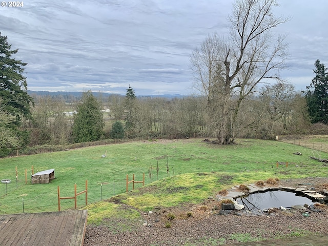 view of yard featuring a rural view