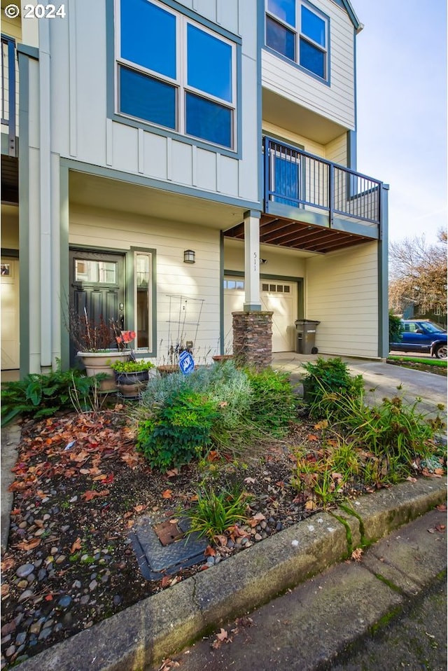 511 NE 84th Cir, Vancouver, WA 98665 - view of front of property featuring a balcony, board and batten siding, and a garage
