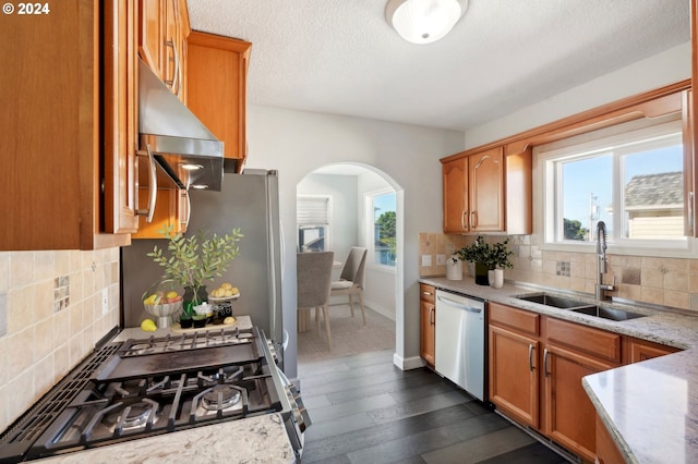 kitchen featuring backsplash, dark hardwood / wood-style floors, sink, and stainless steel appliances