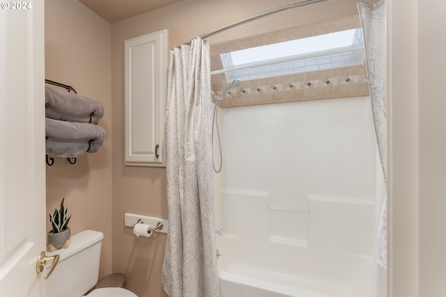 317 Aker Dr, Myrtle Creek, OR 97457 - full bath with toilet and shower / bath combo with shower curtain