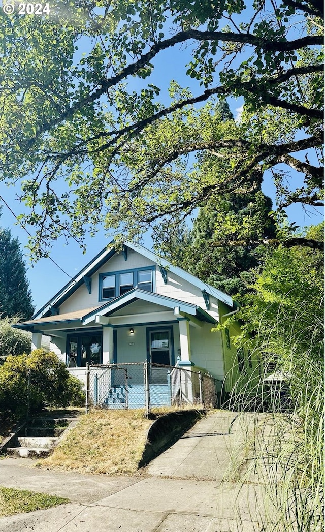 view of front facade featuring a porch