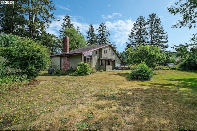 view of front of home with a front lawn