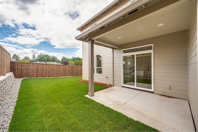 view of yard featuring a patio area