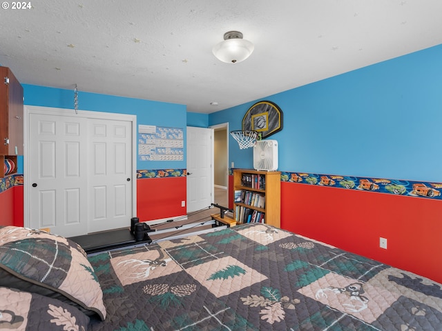 bedroom featuring a closet and a textured ceiling