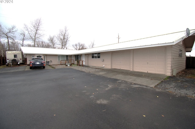 view of front facade featuring a garage