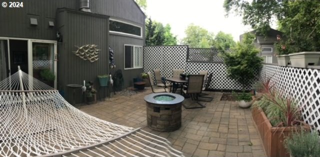 view of patio featuring an outdoor fire pit