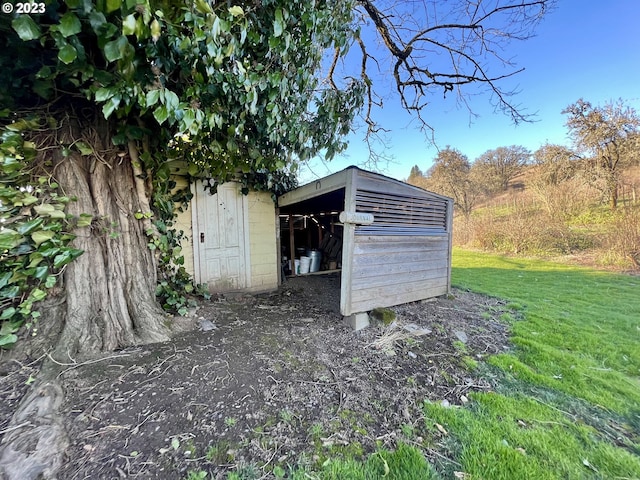 view of outbuilding with a yard