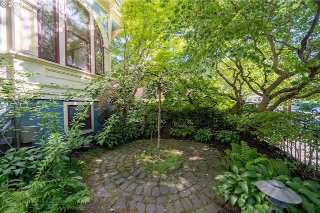 726 NW 22nd Ave, Portland, OR 97210 - view of yard
