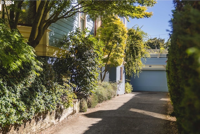 726 NW 22nd Ave, Portland, OR 97210 - view of property exterior with concrete driveway