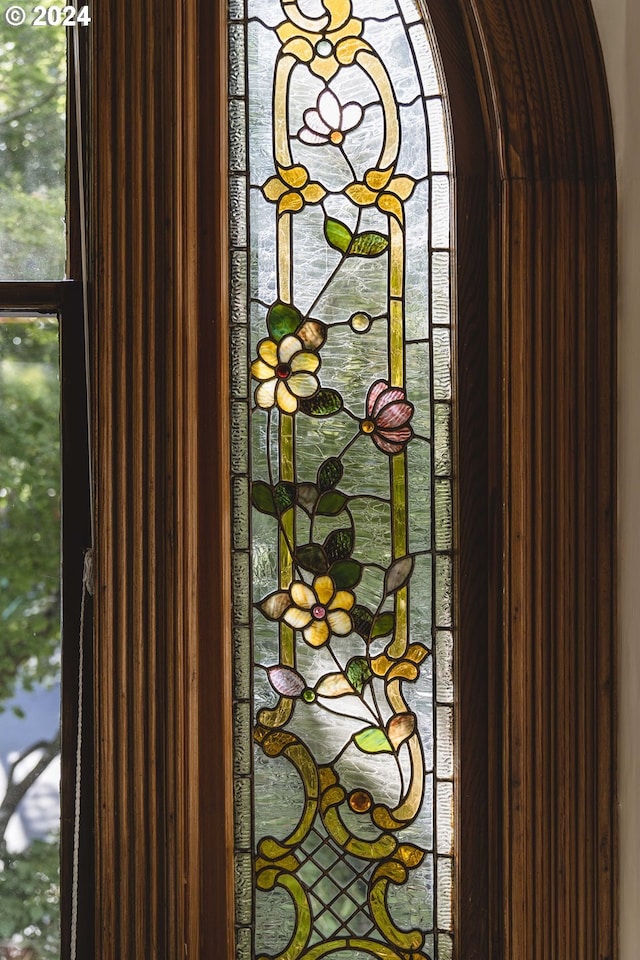 726 NW 22nd Ave, Portland, OR 97210 - room details featuring arched walkways
