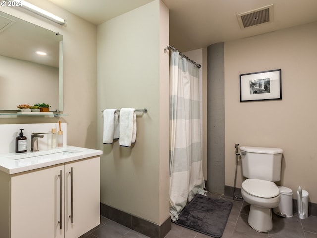 full bath featuring curtained shower, toilet, vanity, visible vents, and tile patterned floors