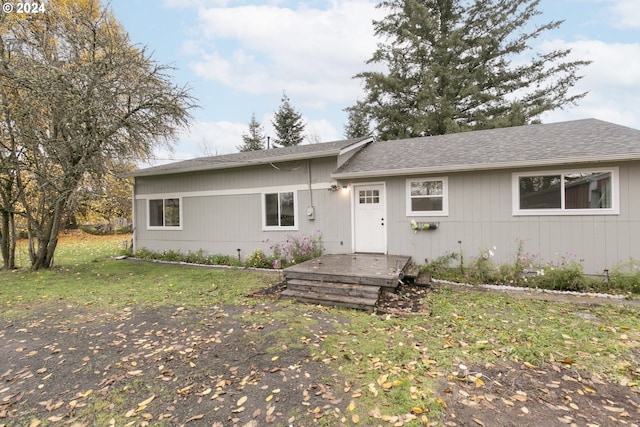 single story home featuring a front yard