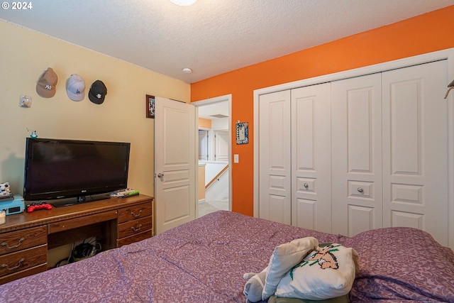 bedroom featuring a closet and a textured ceiling