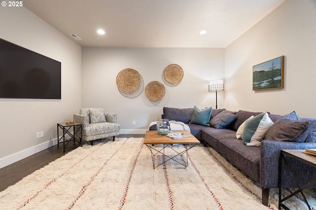 living area with visible vents, baseboards, wood finished floors, and recessed lighting