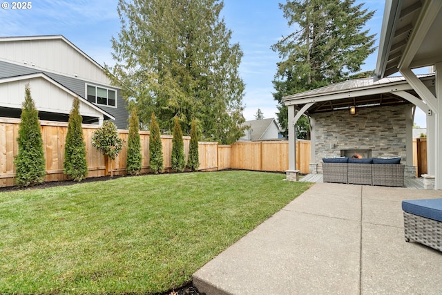 view of yard with a patio area, a fenced backyard, and an outdoor living space