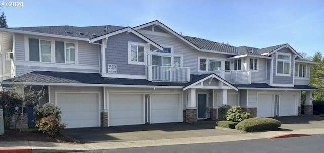 view of front facade featuring a garage