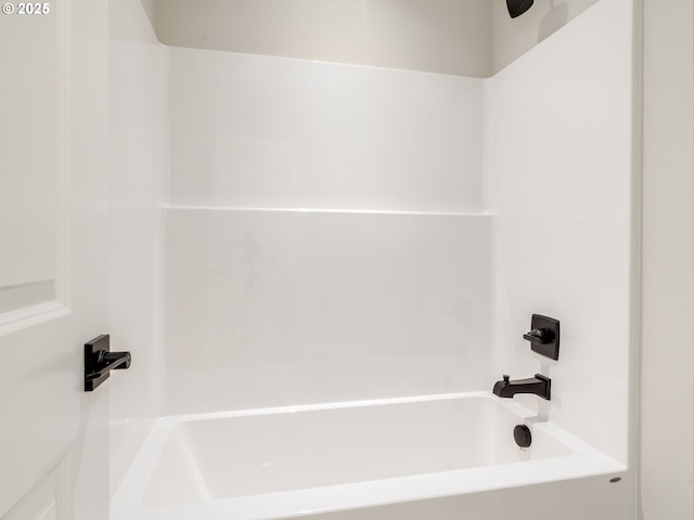 bathroom with tub / shower combination