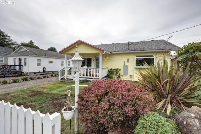 view of front of property featuring a wooden deck