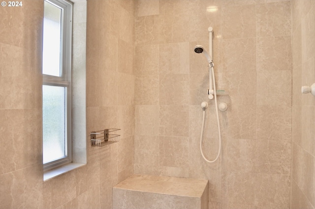 bathroom featuring a tile shower