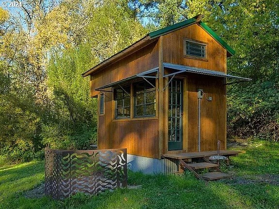 view of outbuilding with a yard