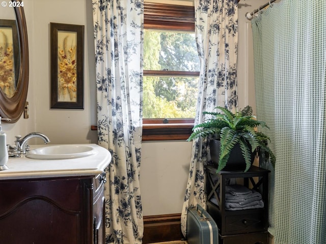 1006 Pine St NE, Silverton, OR 97381 - bathroom featuring vanity