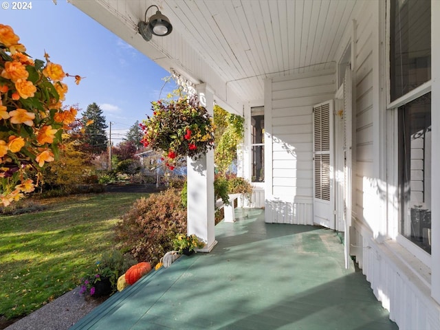 1006 Pine St NE, Silverton, OR 97381 - view of patio / terrace with covered porch