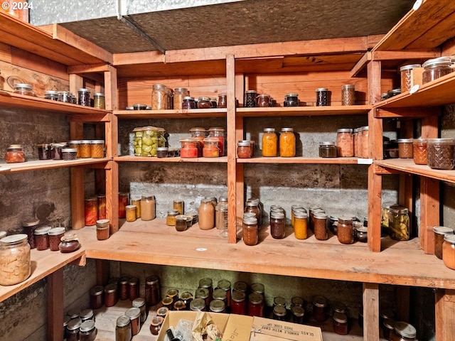 1006 Pine St NE, Silverton, OR 97381 - view of pantry