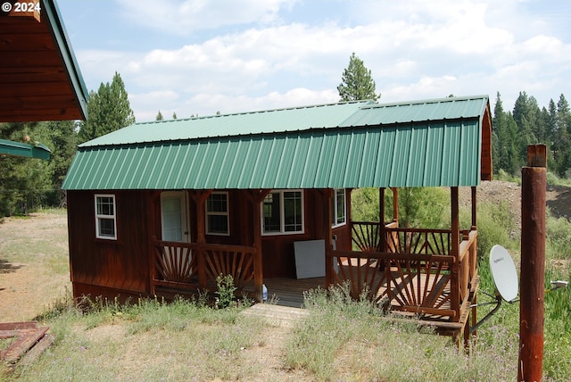 view of outbuilding