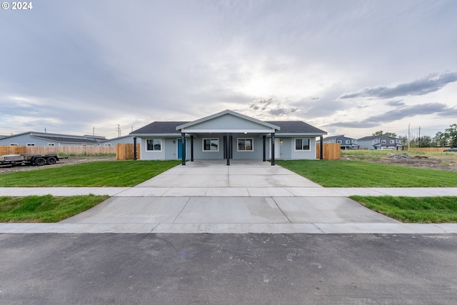 view of front of property with a front yard