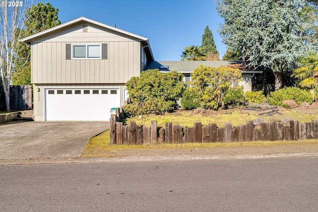 view of front facade featuring a garage